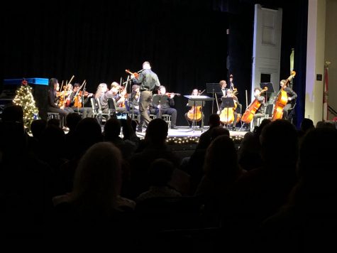 Symphonic Orchestra tunes during their winter concert