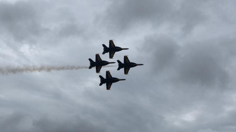 The+Blue+Angels+practice+flying+in+formation+over+the+senior+parking+lot+on+Friday%2C+May+13.