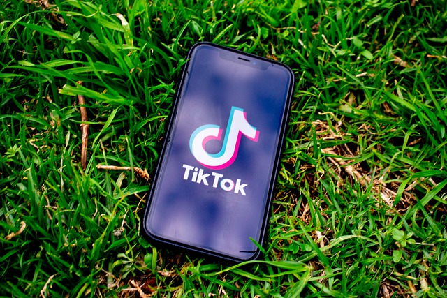 App+Smartphone+Tik+Tok+Social+Media+Iphone+Tiktok