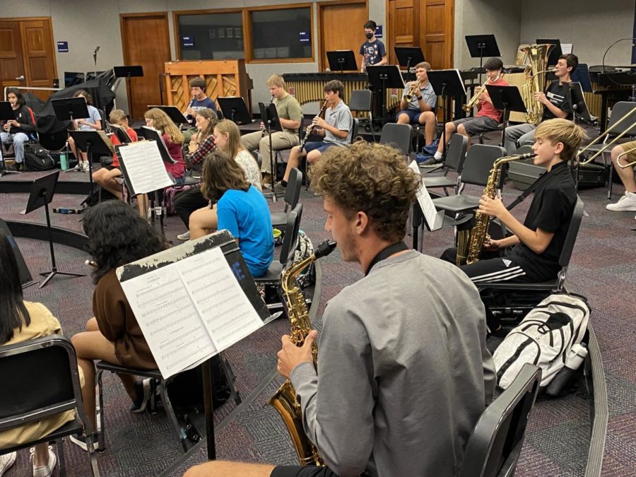 Sixth-period band rehearse as a class without a band teacher on Oct. 19.