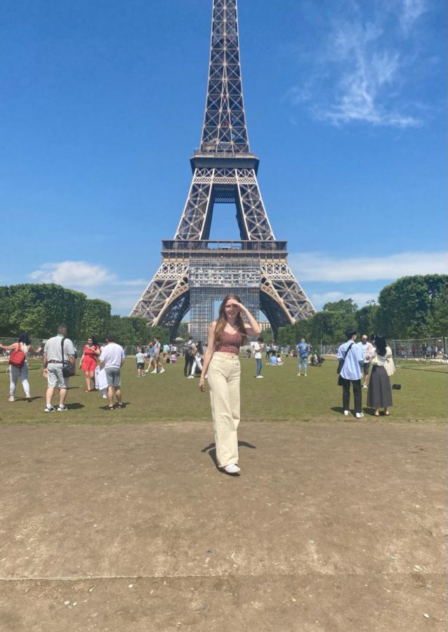 Olivia+Luchetti+poses+in+front+of+the+Eiffel+Tower+in+Paris.