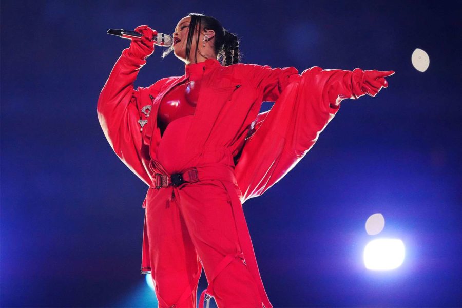 Rihanna causes Super Bowl stir