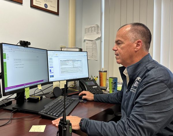 Assistant Principal Glenn Webb demonstrates a feature on Canvas called Student View, which allows teachers to preview how students will see their course on their dashboard.