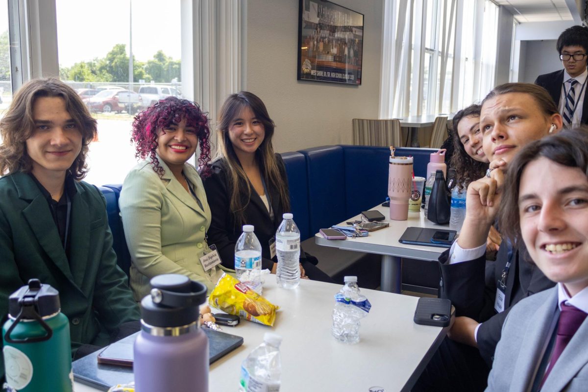 Seniors Zeph Radd West, Ana Sophia Bustamante Bravo, Sasha Garcia, Finn Bennett, Tristan Holguin, and Avery Addington prepare before presenting their senior project presentations for Senior Boards in the West Wing Cafe on April 25. 