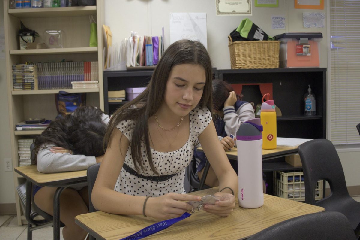 Freshman Izabelle Davis assembles her new ID and lanyard on Aug. 29. “If you forget it, no big deal,” Principal Burt Clark said. “It happens every now and then, but it doesn’t happen often. The only problem that I see is someone that is habitually not following the procedure. That is going to be an issue, and they’re going to come meet with me.”